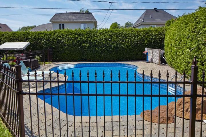 Commercialisation de barrières en fer forgé Alvimare
